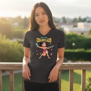 V-neck t-shirt featuring a “Jefa Del Chanclazo” graphic with a playful cartoon character holding chanclas.